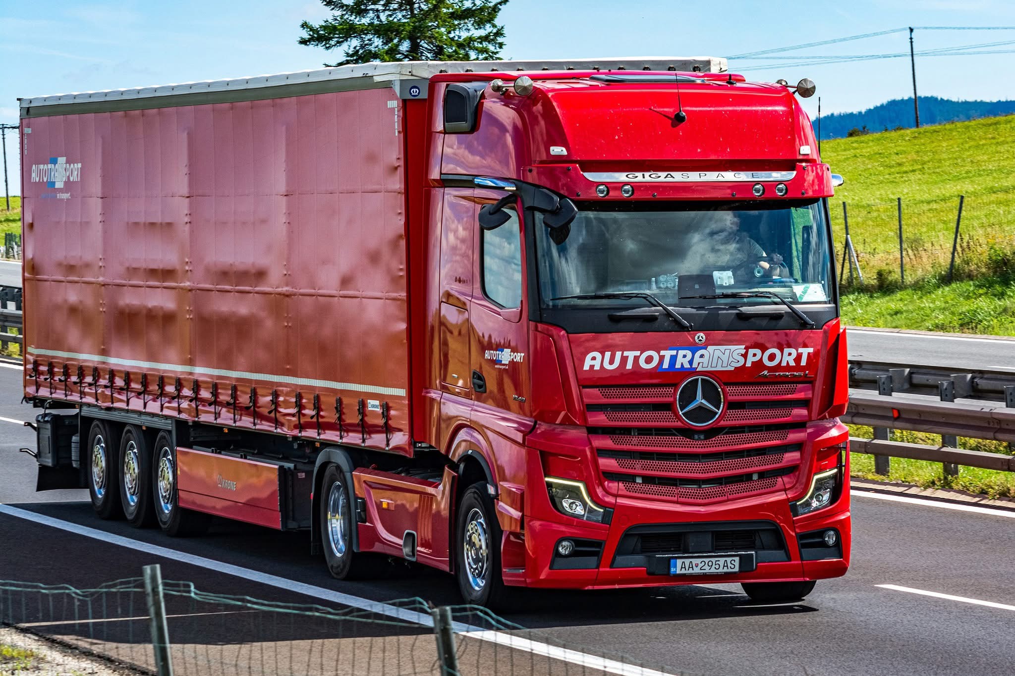 AUTOTRANSPORT – reliable partner for international and domestic transport, freight forwarding and truck service across Europe. Over 30 years of experience.